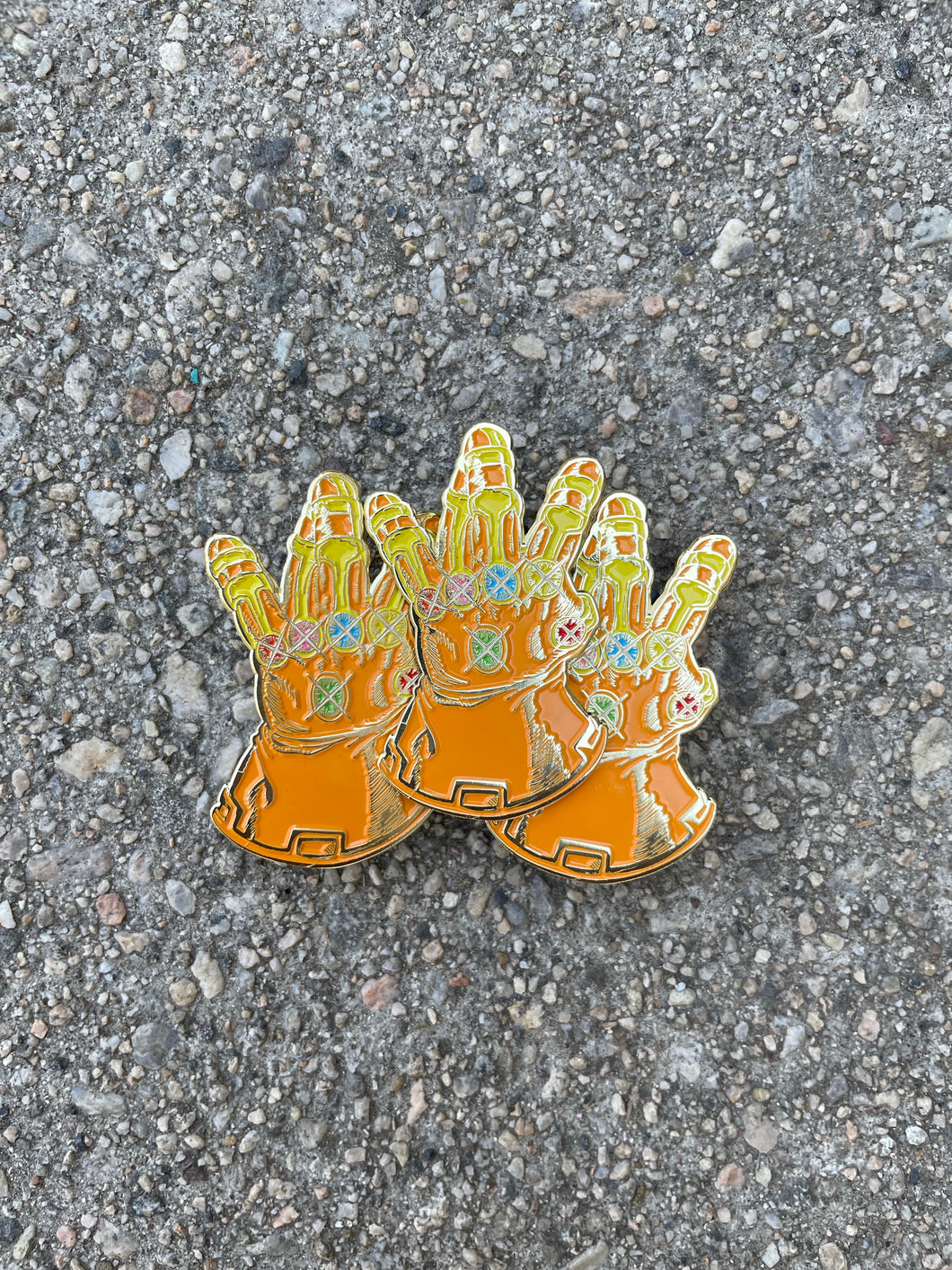 WESTSIDE INFINITY GAUNTLET GOLD PIN